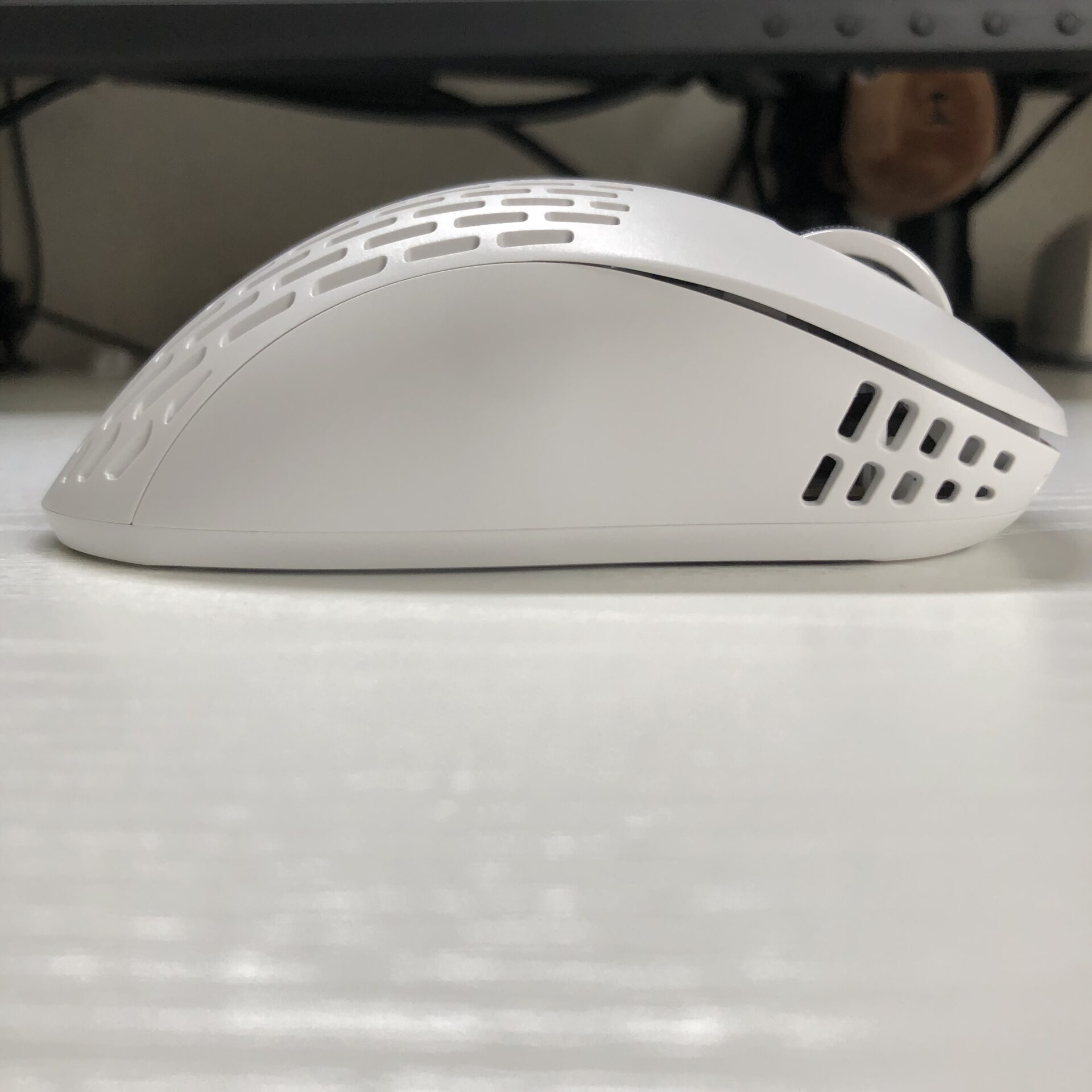 xlite v2 mini wireless mouse rightside